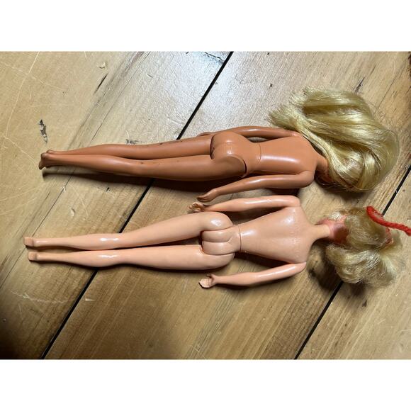 Lot of 24 Vintage Barbie Dolls + Clothes & accessories. 1966 Twist n Turn Doll - Picture 4 of 13